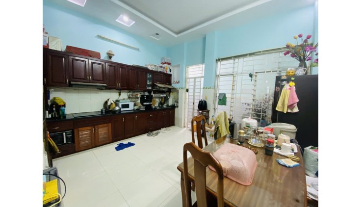 Bán nhà giá rẻ Ba Đình 4,5*11 3 tầng 4pn full nội thất p 8 quận 8