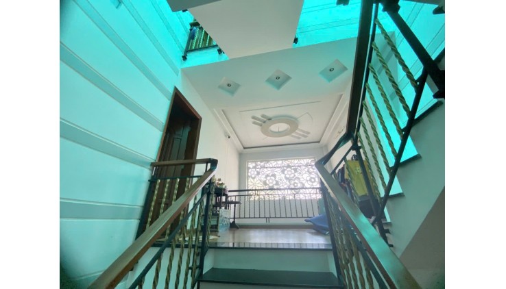 Bán nhà 3pn+ pn 123m2 3 tầng Huỳnh tấn Phát Tân Phú Quận 7