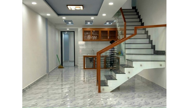 Bán nhà đẹp 1/ hẻm oto Hòa Bình quận Tân phú 4 x 18- 2 tầng chỉ 5.7 tỷ TL