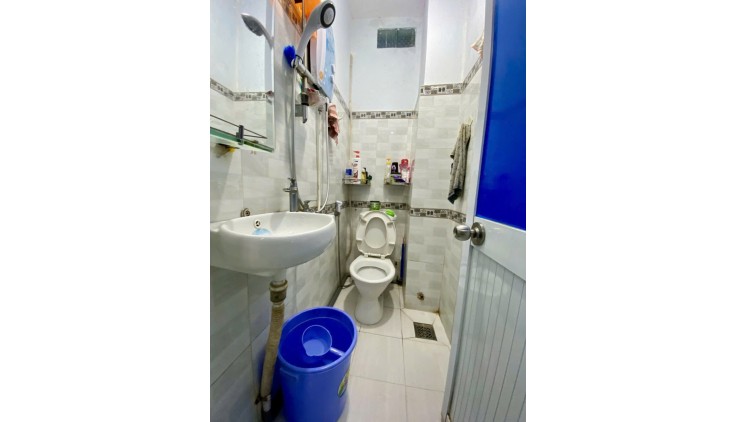 HẺM XE TẢI THÔNG THOÁNG - GẦN MẶT TIỀN - SỔ A4 - NHÀ 3 TẦNG BTCT..