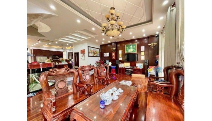 SANG NHƯỢNG BIỆT THỰ VƯỜN KHU BÊN SÔNG SÀI GÒN TP THỦ ĐỨC. DTSD 209M. TẶNG NỘI THẤT NGOẠI NHẬP CAO CẤP. GIÁ 33 TỶ. BỚT LỘC