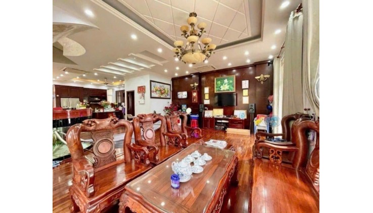 SANG NHƯỢNG BIỆT THỰ VƯỜN KHU BÊN SÔNG SÀI GÒN TP THỦ ĐỨC. DTSD 209M. TẶNG NỘI THẤT NGOẠI NHẬP CAO CẤP. GIÁ 33 TỶ. BỚT LỘC