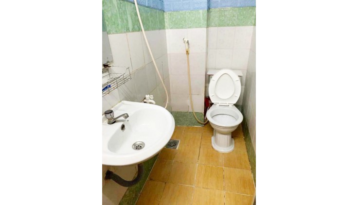 CHO THUÊ PHÒNG GIÁ RẺ GẦN ĐẦM SEN MẶT TIỀN SỐ 228 ĐƯỜNG BÌNH THỚI, PHƯỜNG