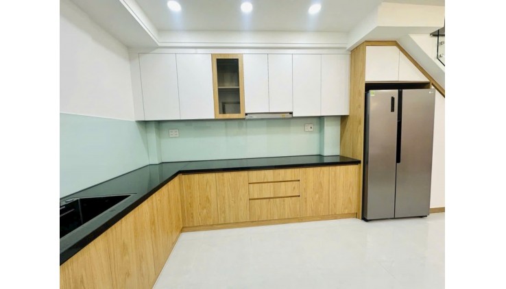 hẻm xe tải - 3 tầng 3Pn 3WC - tặng full nội thất - Giá chỉ 7xx tỷ