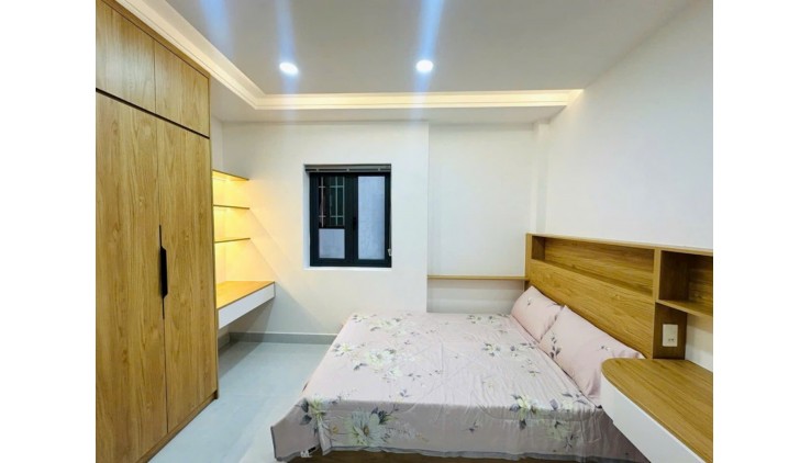 hẻm xe tải - 3 tầng 3Pn 3WC - tặng full nội thất - Giá chỉ 7xx tỷ