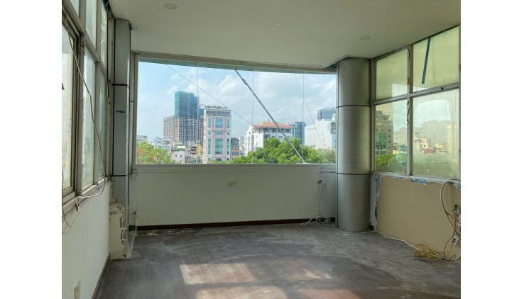 Chính chủ cần cho thuê mặt bằng rooftop (tầng 6) tại Lê Lai. Bến Thành. Q1