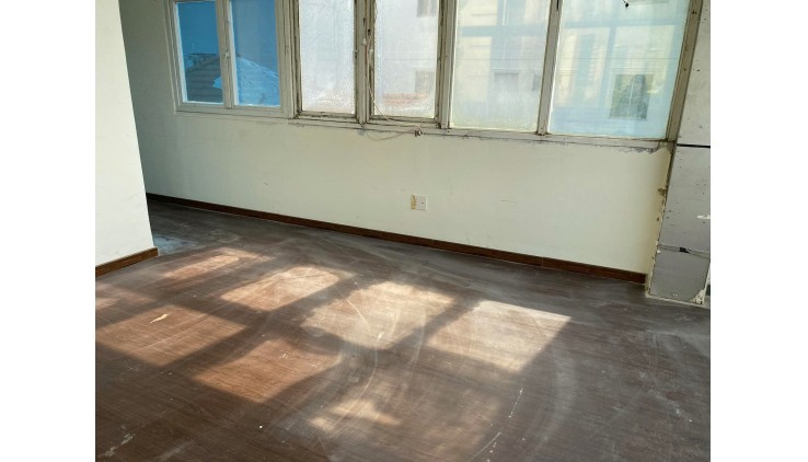 Chính chủ cần cho thuê mặt bằng rooftop (tầng 6) tại Lê Lai. Bến Thành. Q1