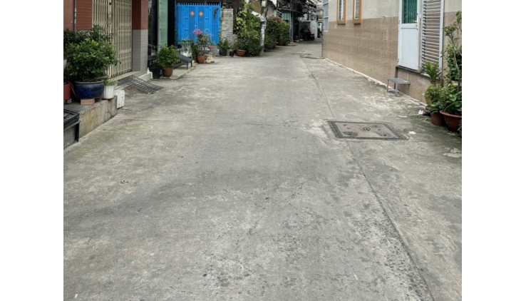 NHÀ MẶT TIỀN NGANG KHỦNG GẦN 10M - VỊ TRÍ KINH DOANH TỐT - ĐANG CHO THUÊ GIỮ NHÀ 12TR/THÁNG