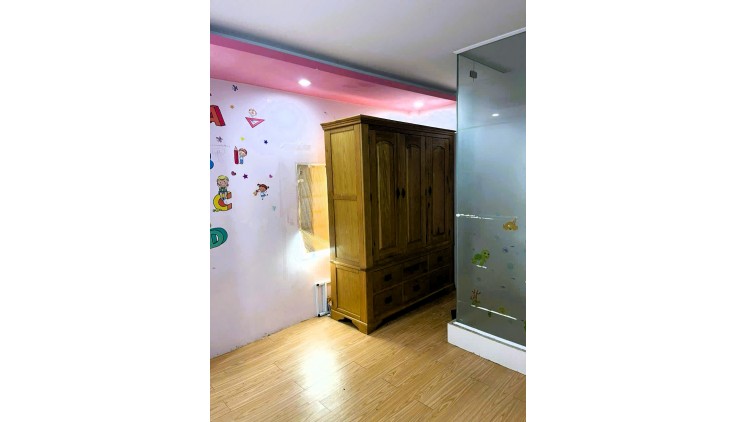 Bán nhà 81m2 có sân để ô tô mặt tiền đường 10 Linh Chiểu