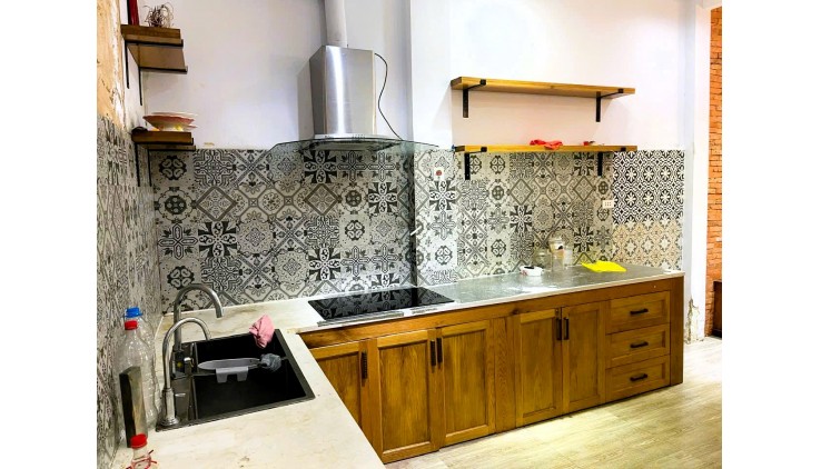 Bán nhà 81m2 có sân để ô tô mặt tiền đường 10 Linh Chiểu