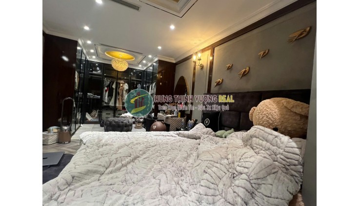 Bán biệt thự 24 đường số 18 Phú Hữu DT: 11x15m 4T full nội thất giá 22 tỷ