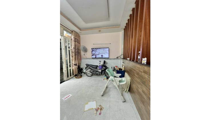 Bán Gấp nhà Đ số 13A giáp Tân Phú 32m2,2 Tầng Nhỉnh 2 tỷ