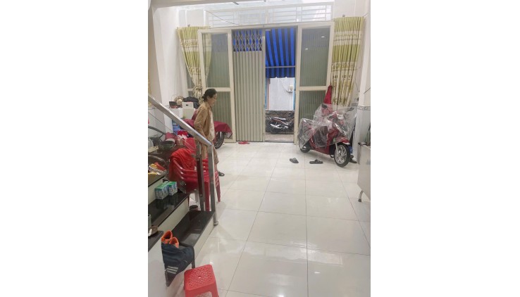 Bán nhà Bùi Thế Mỹ, P10. Tân Bình, Hẻm xe hơi tông, dt 5,4m x 9m, 3 tầng ở ngay, giá chủ 6.5 tỷ