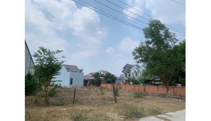 Cần bán nhà đường Huỳnh Văn Trí gần chợ Bình Chánh