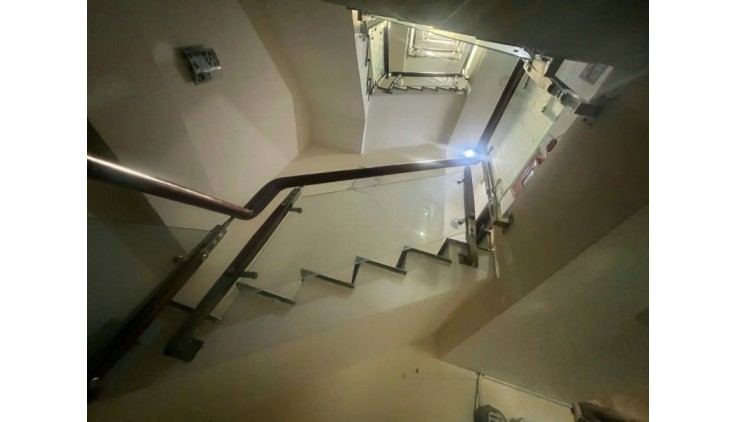 Bán tòa nhà 5 Tầng -  32 CHDV, Phan Văn Trị - Phạm Văn Đồng, 110m2 (6x19m), 17.5 tỷ