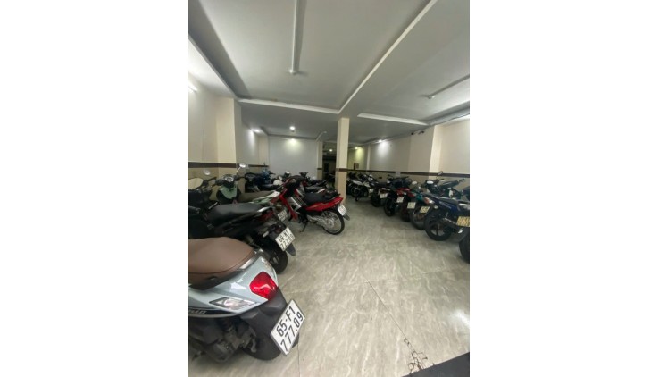 Bán tòa nhà 5 Tầng -  32 CHDV, Phan Văn Trị - Phạm Văn Đồng, 110m2 (6x19m), 17.5 tỷ