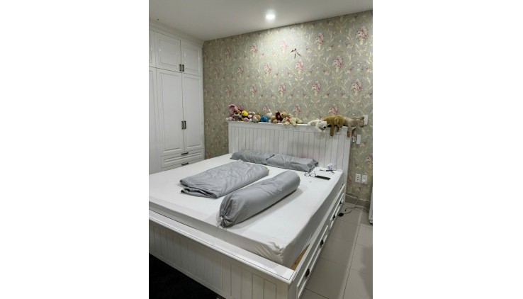 Bán căn hộ đã có sổ hồng gần sân bay giá 3.650 tỷ tặng nội thất y hình. LH 0932192028-Mai xem nhà ạ