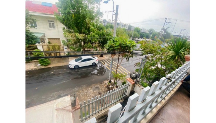 Biệt thự Nguyễn Hữu Dật DT 7x24m vuông vức, 2 tấm đúc