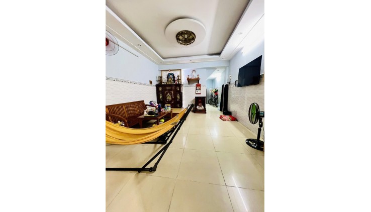 Bán Gấp nhà Nguyễn Sơn Tân Phú sát Tân Bình hẻm 4m thông 40m2 ,2 Tầng Nhỉnh 4 tỷ