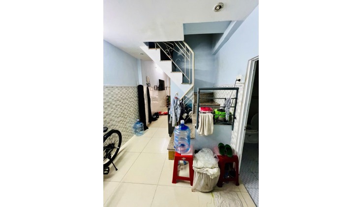 Bán Gấp nhà Nguyễn Sơn Tân Phú sát Tân Bình hẻm 4m thông 40m2 ,2 Tầng Nhỉnh 4 tỷ