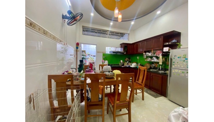 NHÀ 2 LẦU CƯ XÁ PHÚ LÂM B - KHU ẨM THỰC - XE HƠI ĐẬU TRONG NHÀ - CÓ LỀ ĐƯỜNG - NGANG 4.2x25 - TẶNG NỘI THẤT CƠ BẢN - CHỈ 13.5 TỶ TL.,