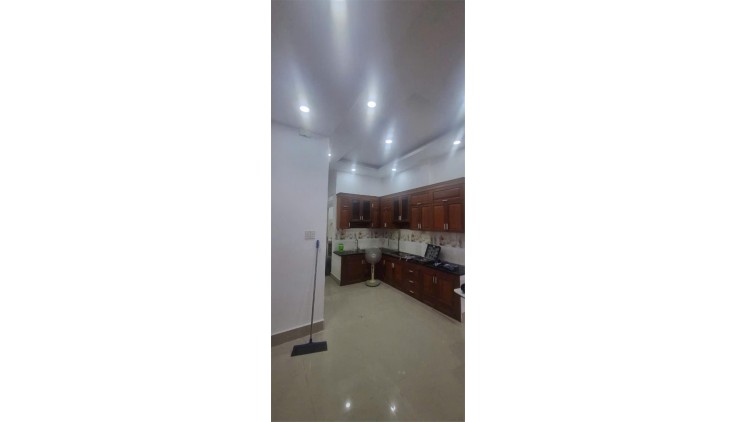 Chuyển nhượng căn nhà Lô Góc Thạnh Xuân Quận 12 6.5m x13m