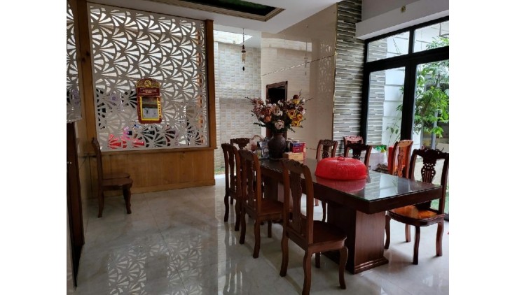 BÁN GẤP BIỆT THỰ TRUNG TÂM.  HOÀNG DIỆU THỦ ĐỨC. DT KHỦNG. SANG TRỌNG ĐẲNG CẤP. GIÁ 60 TỶ.  BỚT LỘC