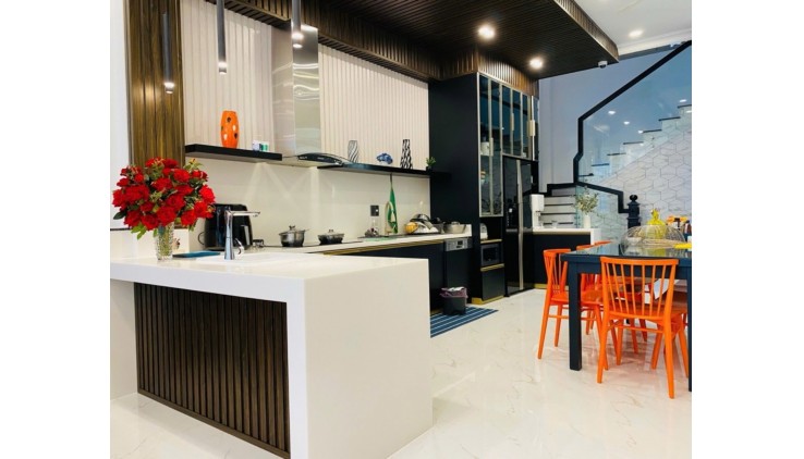 NHÀ ĐẸP NHẤT PHỐ. MÊ NGAY TỪ ÁNH NHÌN ĐẦU TIÊN. THIẾT KẾ TINH TẾ. HIỆN ĐẠI. VỊ TRÍ VIP TP THỦ ĐỨC. HƠN 12 TỶ CẦN BÁN GẤP.