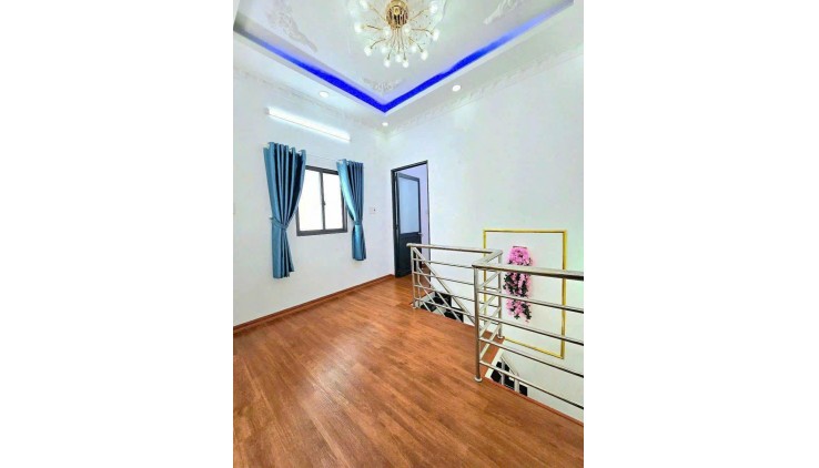 NHÀ ĐẸP - GIÁ TỐT - Bán nhà thị trấn Nhà Bè cách quận 7 300 m , cách Phú Mỹ Hưng 800 m