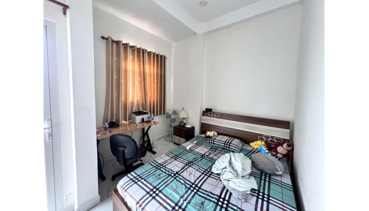 HIẾM CÓ, Nhà 3 tầng mới kiêng cố ở ngay 52m2, 4PN, Thủ Đức, chỉ 3 tỷ NHỈNH