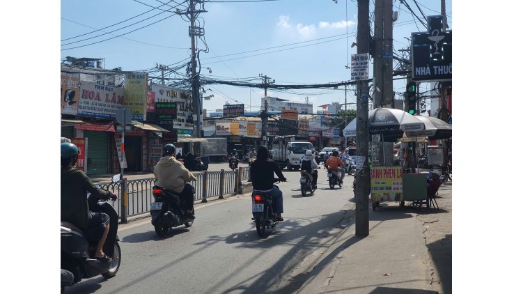 Cho thuê nhà MTKD Thoại Ngọc Hầu ngang 18m, DT 330m2.  Vị trí đắc địa ngay Bốn Xã.