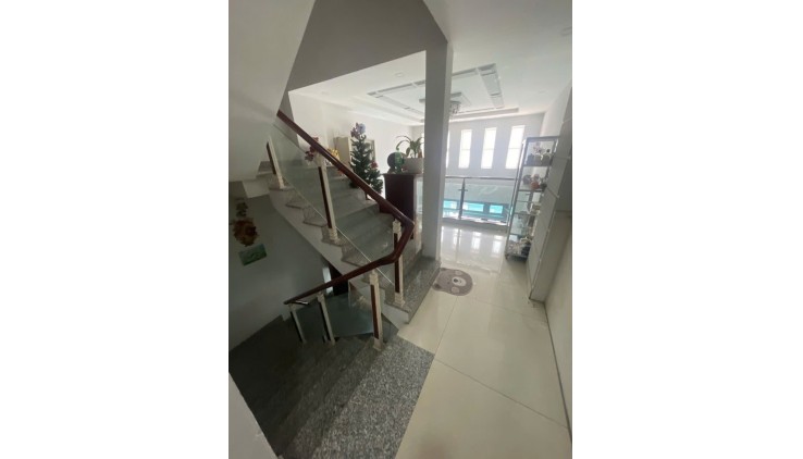 Siêu phẩm 4 tầng Hậu Giang Quận 6 73m2 hẻm thông chỉ 6 tỷ nhỉnh.
