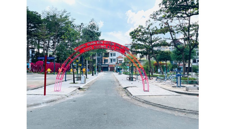 Mặt tiền Phước Bình vài bước là CV Phước Bình , 4x17m , xây dựng tự do, liền kề Global city