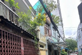 Bán Nhà Bà Hom, Phường 13, Quận 6. DT 40.3m2 x 2 tầng (4.5 x 9.2). Nở Hậu .
Giá 5.6 Tỷ TL.