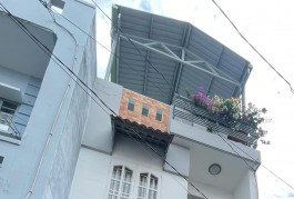 NHÀ GÒ VẤP - PHƯỜNG 8 XE HƠI NGỦ TRONG NHÀ