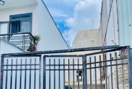 BÁN ĐẤT TẶNG NHÀ GIÁP AEON TÂN PHÚ - CẠNH CHỢ 26/3 - HXT - 62M NỞ HẬU GIÁ 4TỶ25
