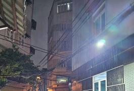 Hẻm xe hơi cách Mặt tiền 20 m 
Ngang 3.6x 8 đúc xây mới 3 tấm Q4
Hơn 4 tỷ xx