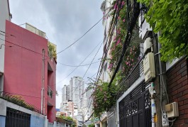 Mặt tiền Ngang 4 x 21 ĐÚC 4TẤM  Q4 có 200 triệu m 
vay bank 70% sát Q1,2...1 phút