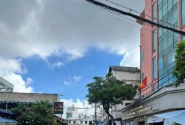 BÁN NHÀ trước mặt ĐS KHU AOEN TÊN LỬA   190M2,4 TẦNG CHỈ: 9,5 TỶ một căn