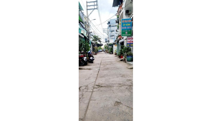 Bán Nhà Tỉnh lộ 10, Bình Trị Đông, Bình Tân. DT 96m2 nhà C4 (4.1 x 24).
Giá 5.85 tỷ TL.