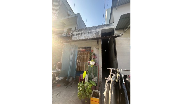 Bán Nhà Tỉnh lộ 10, Bình Trị Đông, Bình Tân. DT 96m2 nhà C4 (4.1 x 24).
Giá 5.85 tỷ TL.