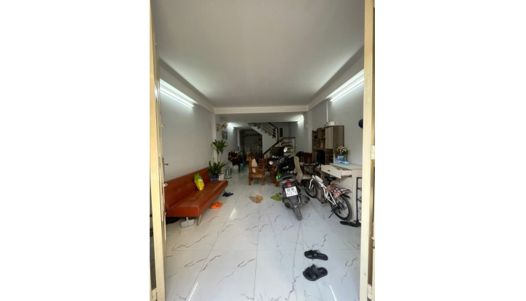 Bán Đất Tặng Nhà Hồ Học Lãm, Phường An Lạc, Bình Tân. DT 89m2 x 1 tầng (4.2 x 22).
Giá 4.1 tỷ TL.