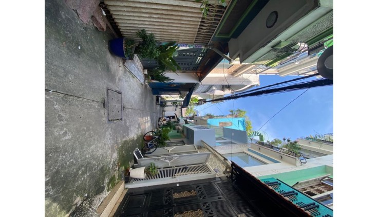 Bán Nhà Đường 3 Tháng 2 , Phường 2, Quận 11. DT 40m2 x 3 tầng (4 x 10).
Giá 6.45 tỷ TL.