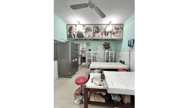 Bán Nhà Tỉnh lộ 10, Bình Trị Đông, Bình Tân. DT 96m2 nhà C4 (4.1 x 24).
Giá 5.85 tỷ TL.