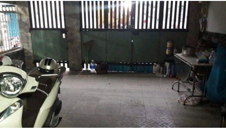 Bán Nhà An Dương Vương( số 33), Phường 10, Quận 6. DT 54m2 x 4 tầng (4 x 14).
Giá 9.35 tỷ TL.