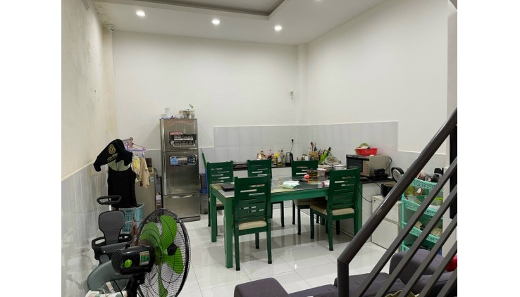 Bán Nhà Nguyễn Quý Yêm, Phường An Lạc, Quận Bình Tân. DT 40m2 x 4 tầng (4 x 10). Giá 4.9 tỷ TL.