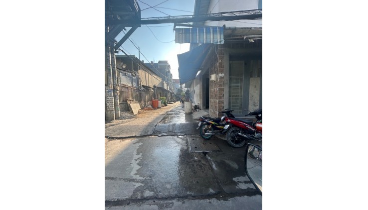 Bán Nhà Tỉnh lộ 10, Bình Trị Đông, Bình Tân. DT 96m2 nhà C4 (4.1 x 24).
Giá 5.85 tỷ TL.