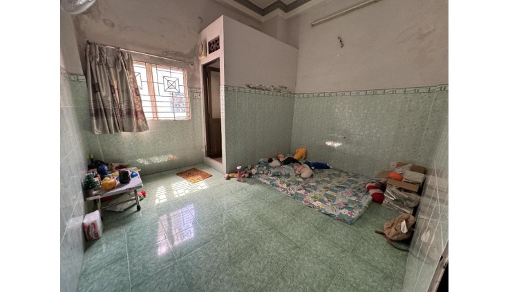 Bán Nhà An Dương Vương( số 33), Phường 10, Quận 6. DT 54m2 x 4 tầng (4 x 14).
Giá 9.35 tỷ TL.