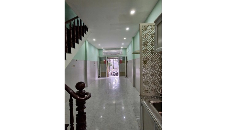 Bán Nhà HXH Phạm Văn Chí, Phường 8, Quận 6. DT 44m2 x 3 tầng (4 x 11).
Giá 6.75 tỷ TL.