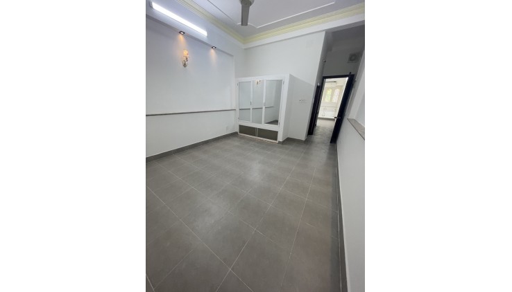 Bán Nhà Mặt Tiền Trần Văn Kiểu, Phường 10, Quận 6.DT 72m2 x 5 tầng (4 x 18). Giá 12.49 tỷ TL.